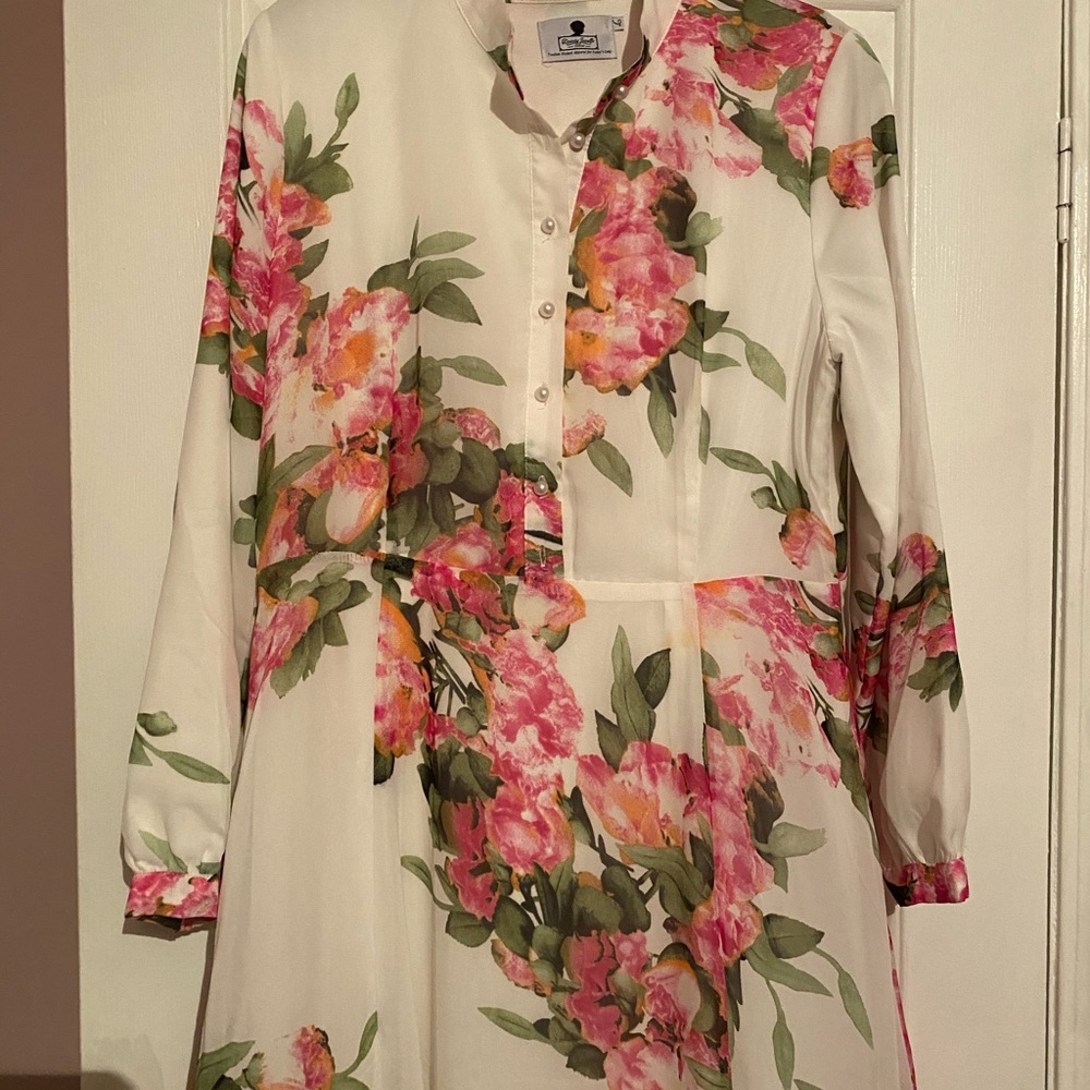 Dainty Jewells floral dress! Maxi length!
